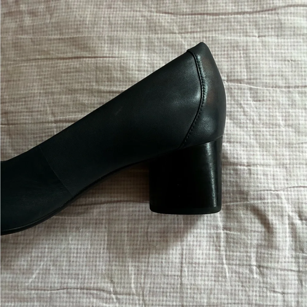 Classic navy Leather (2 inch) Clarks heels - Picture 4 of 4